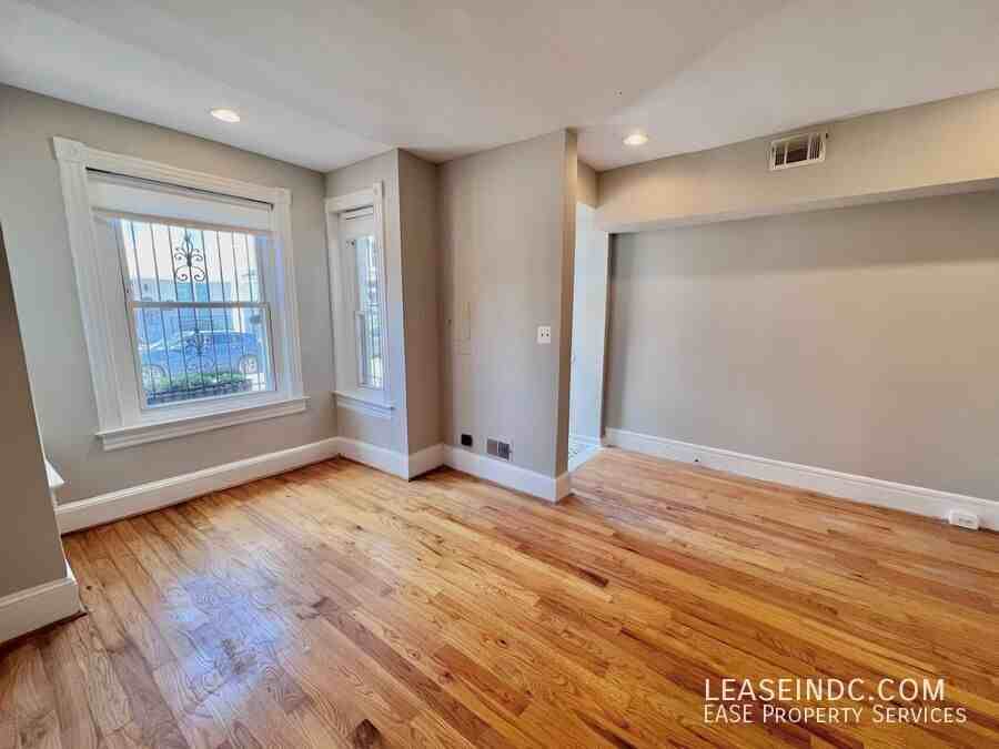 342 Elm St Nw - Photo 4 of 26