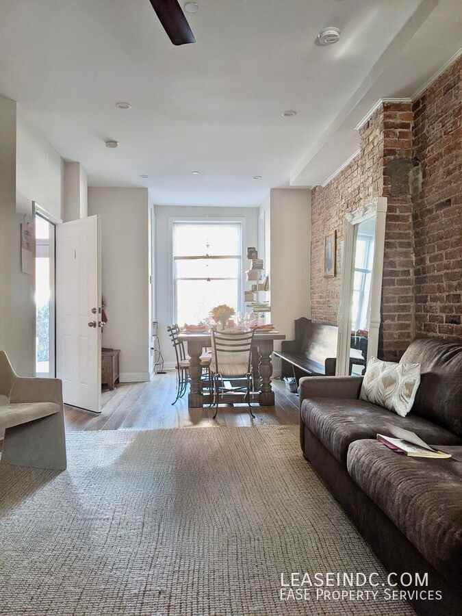 1626 Monroe St Nw #1 - Photo 4 of 21