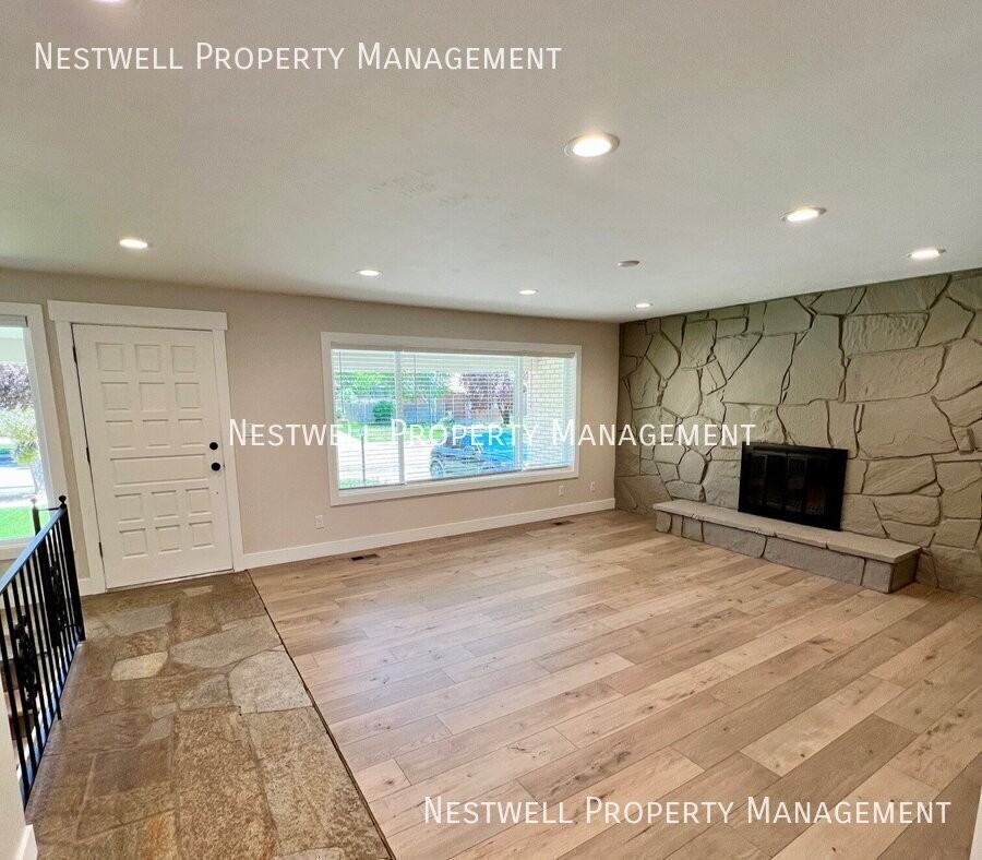 10234 S Vilas Dr - Photo 2 of 20