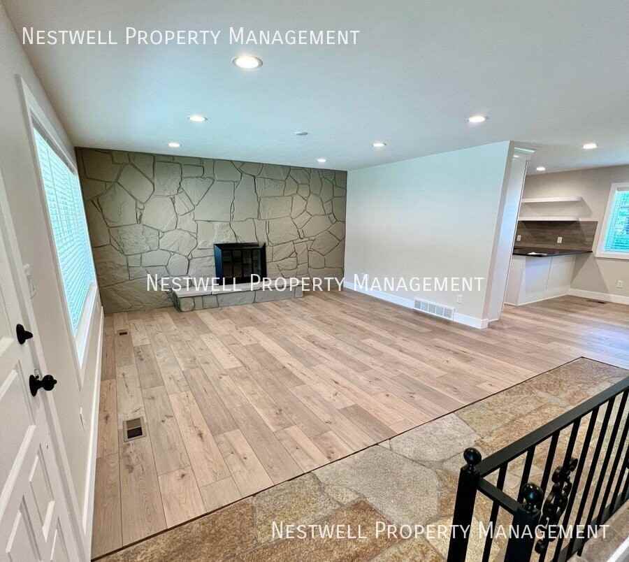 10234 S Vilas Dr - Photo 4 of 20