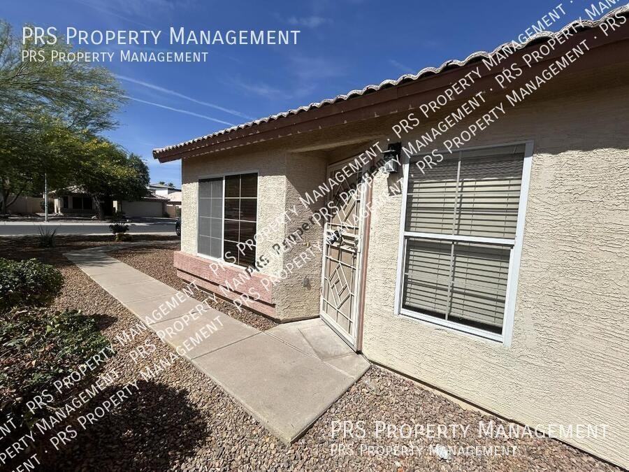 718 W Constitution Dr - Photo 3 of 39