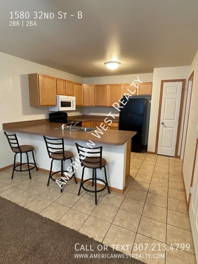 1580 32nd St #B - Photo 2 of 9