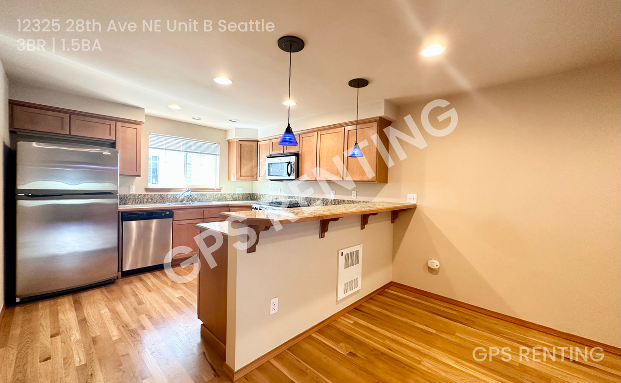 12325 28th Ave Ne #B - Photo 2 of 13