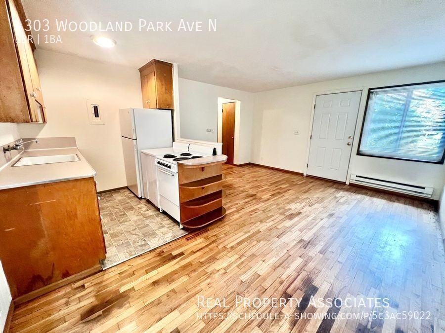 4303 Woodland Park Ave N - Photo 4 of 18
