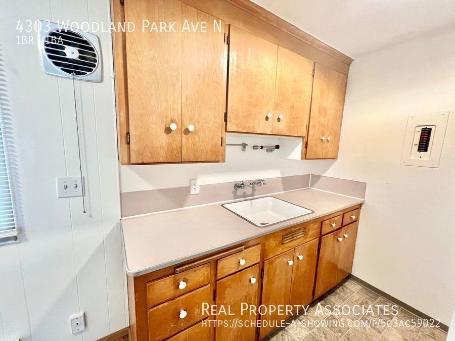 4303 Woodland Park Ave N - Photo 6 of 18