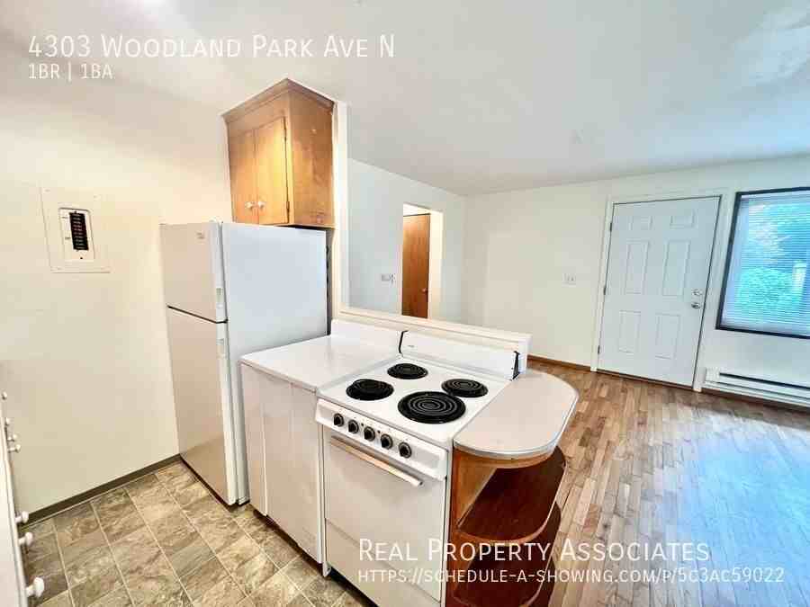 4303 Woodland Park Ave N - Photo 7 of 18