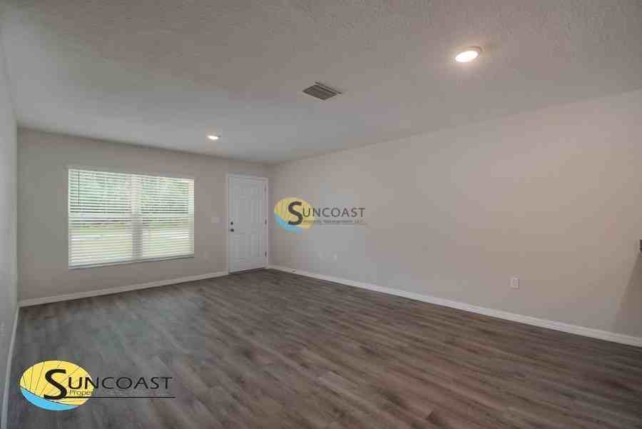 2077 Ne 78th Ln - Photo 4 of 14