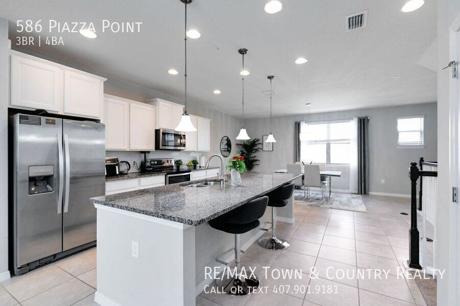 586 Piazza Pt - Photo 3 of 44