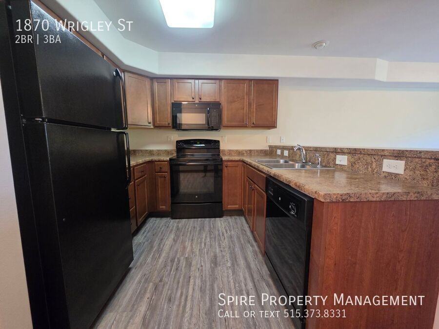 1870 Wrigley St - Photo 2 of 13