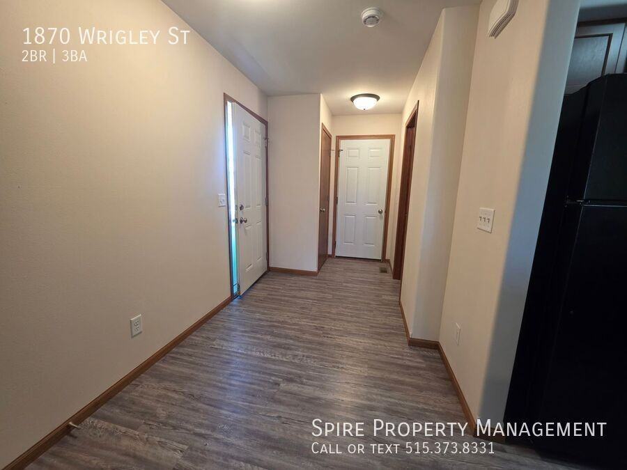1870 Wrigley St - Photo 3 of 13