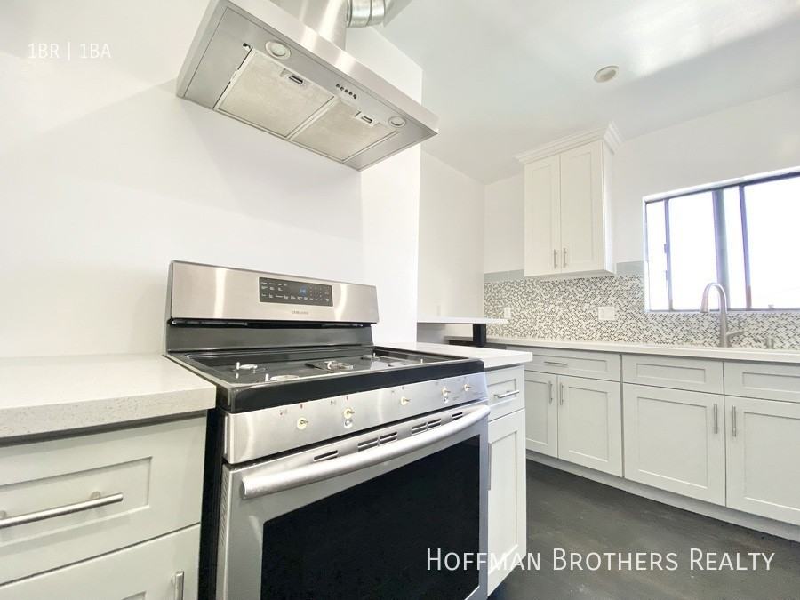 1830 S Cloverdale Ave #4 - Photo 3 of 12