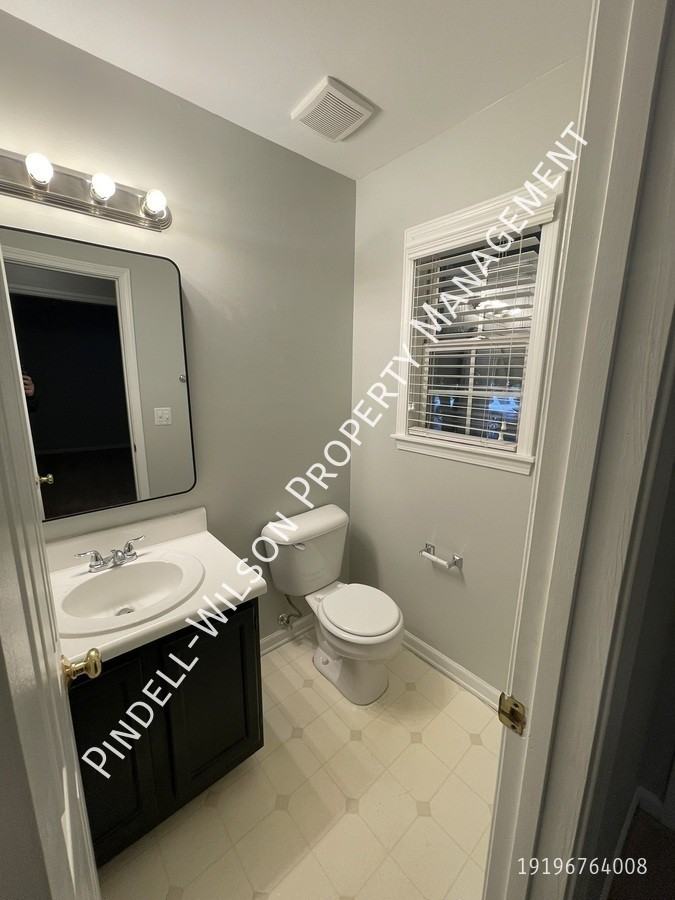 207 Highgate Cir - Photo 2 of 12