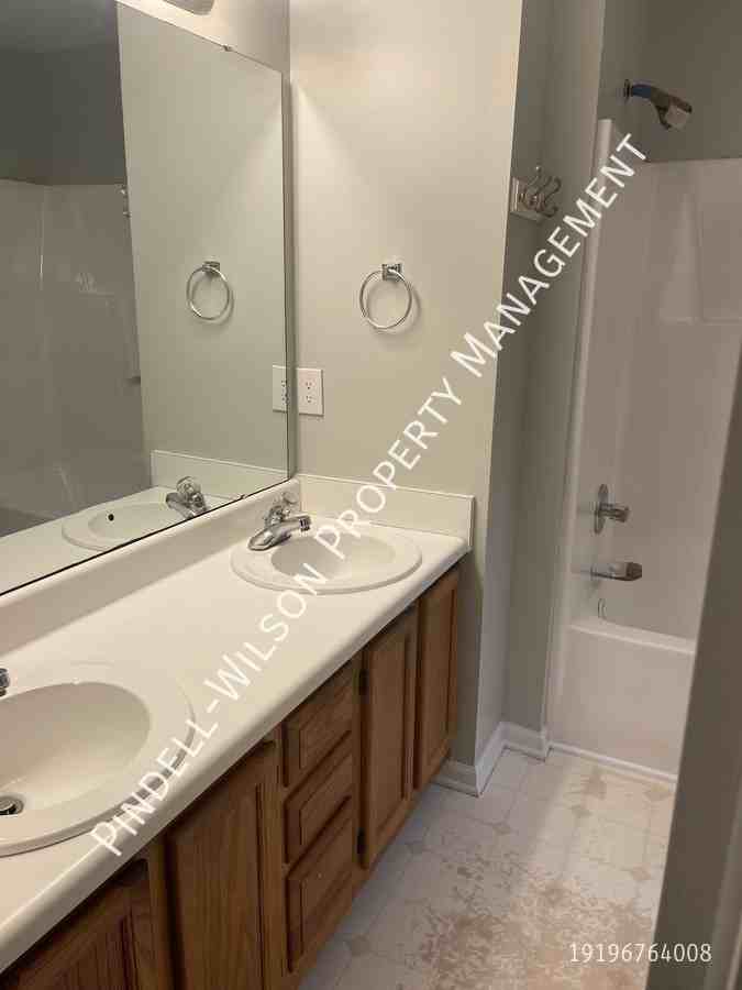 207 Highgate Cir - Photo 4 of 12
