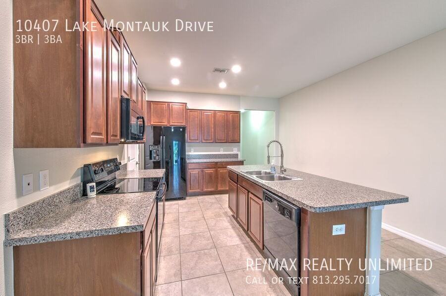 10407 Lake Montauk Dr - Photo 6 of 37