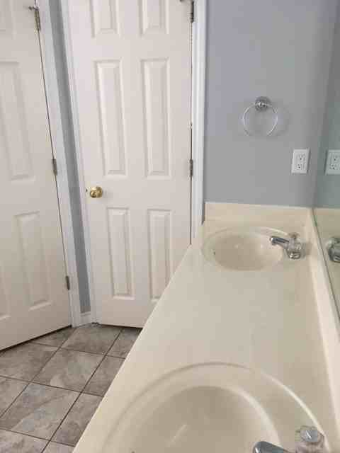 626 Maplewood Dr - Photo 2 of 10