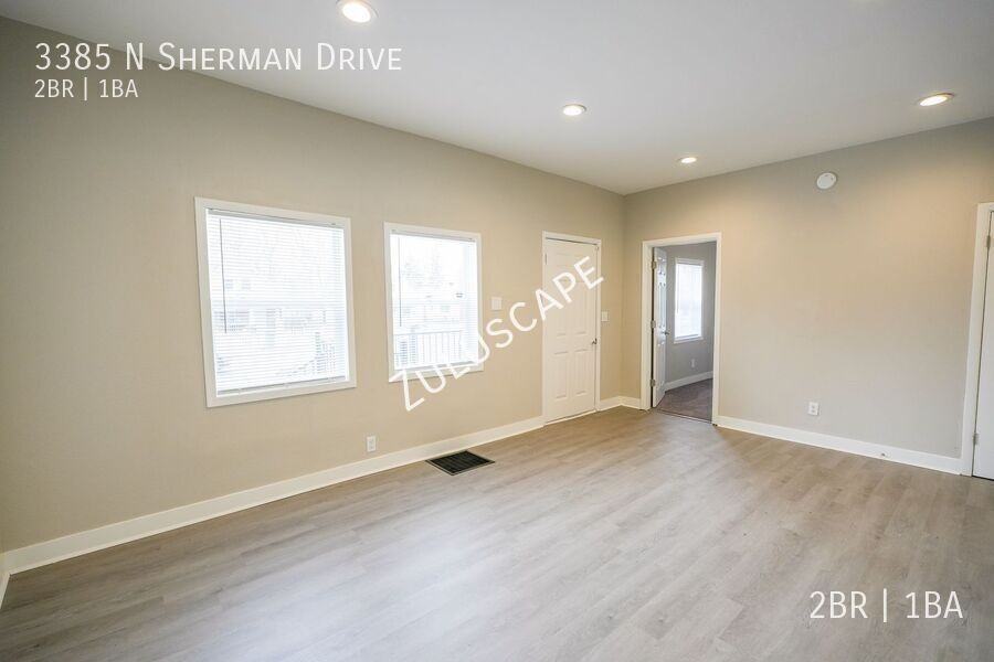 3385 N Sherman Dr - Photo 3 of 16