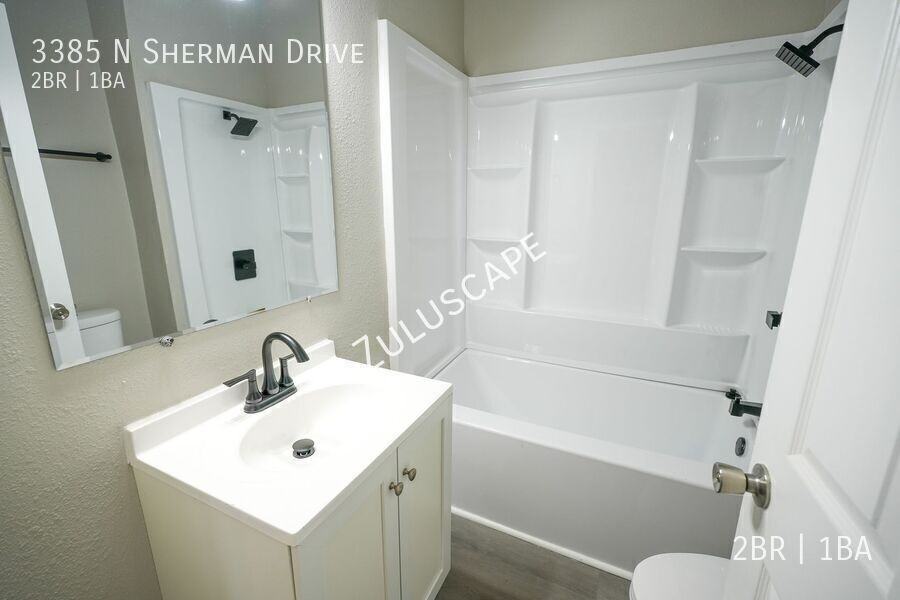 3385 N Sherman Dr - Photo 6 of 16