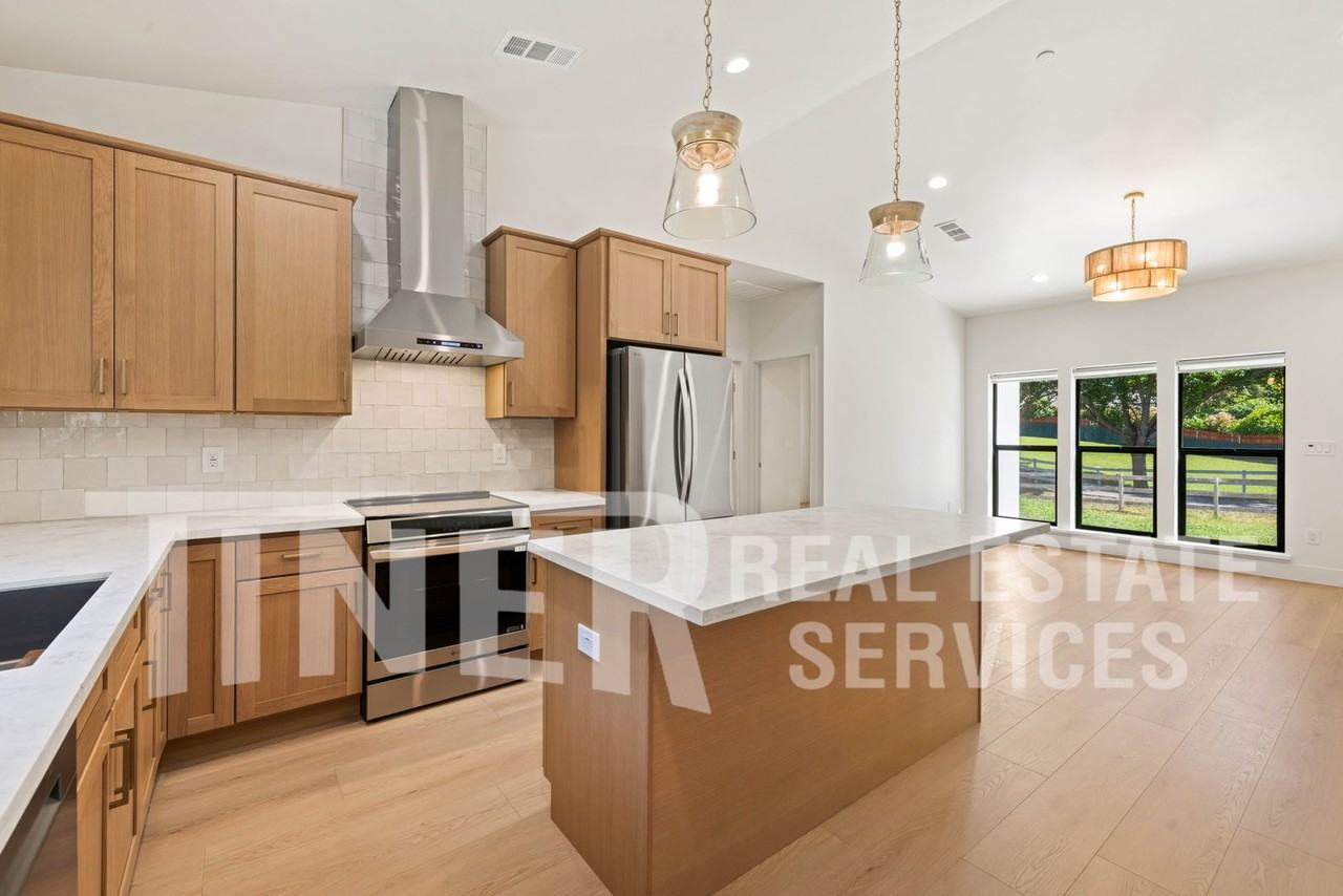 2363 California Ave - Photo 3 of 27