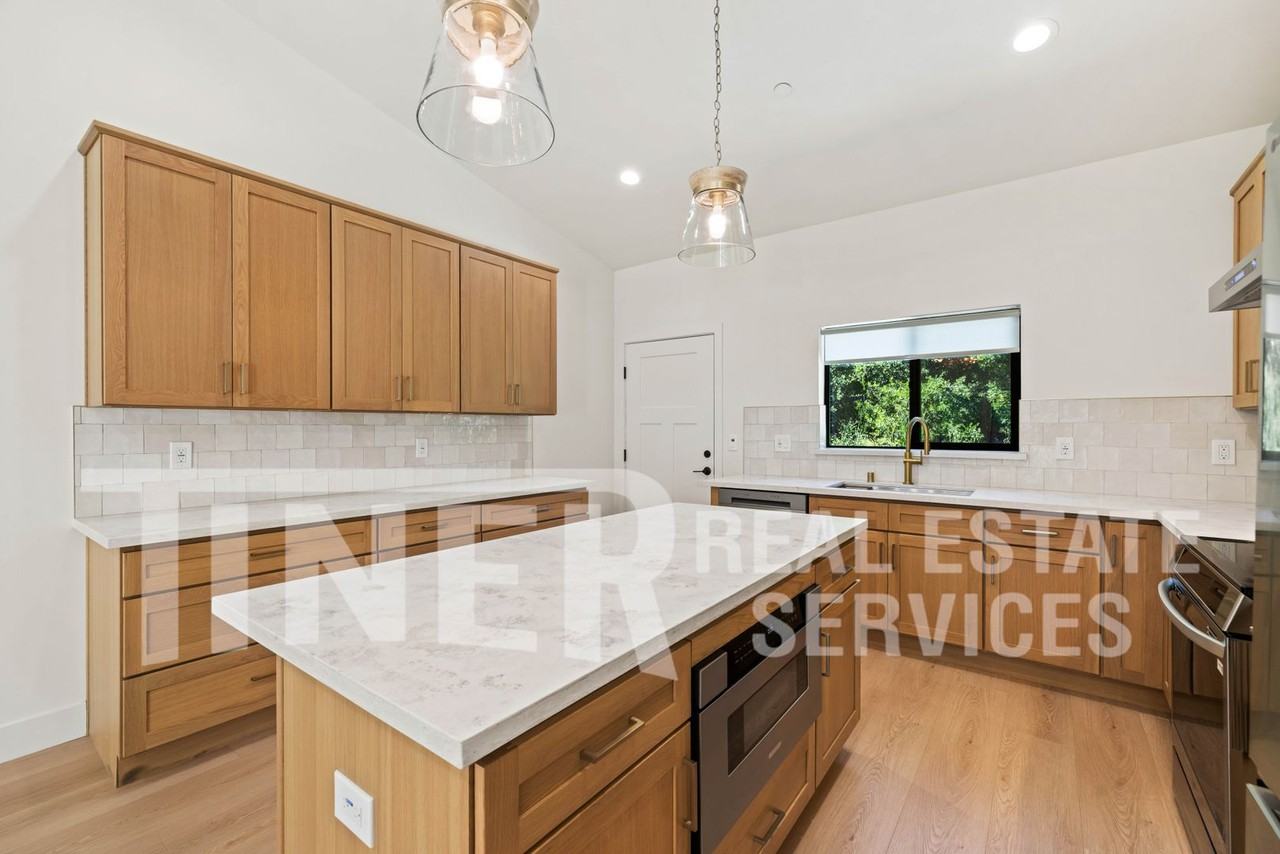 2363 California Ave - Photo 4 of 27