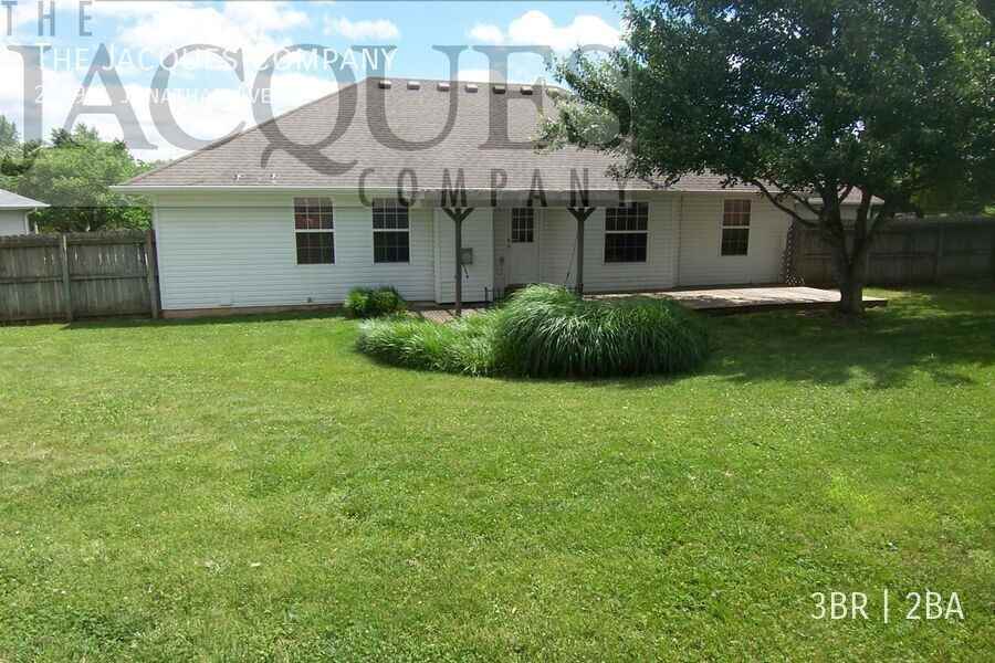 2509 S Jonathan Ave - Photo 2 of 18
