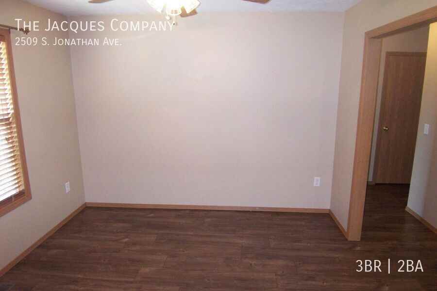 2509 S Jonathan Ave - Photo 7 of 18