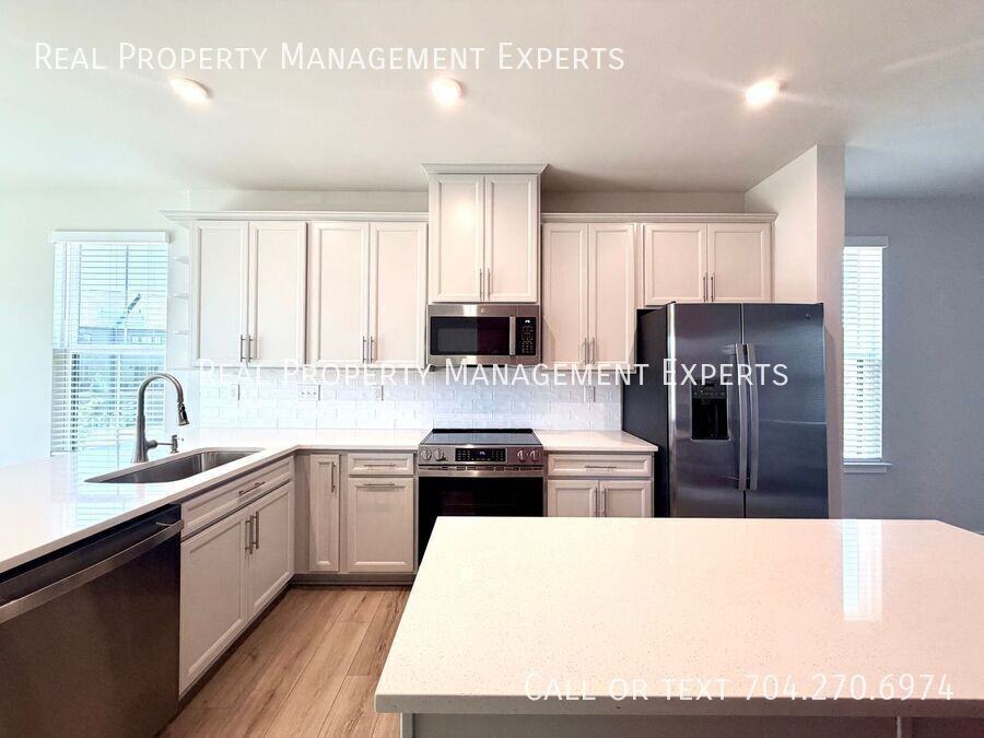 2841 Statesville Ave - Photo 3 of 22