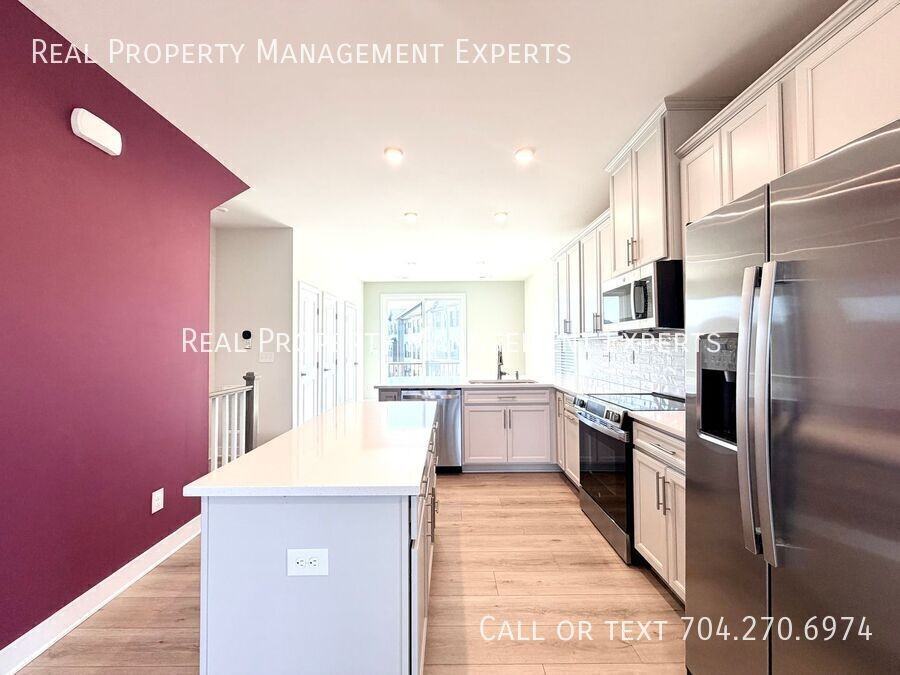 2841 Statesville Ave - Photo 4 of 22