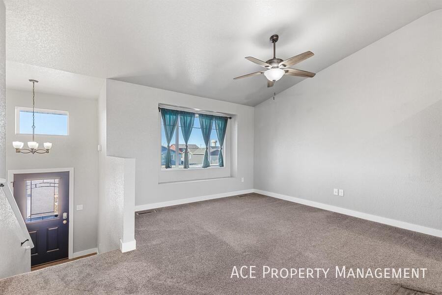 640 Bomber Way - Photo 4 of 13