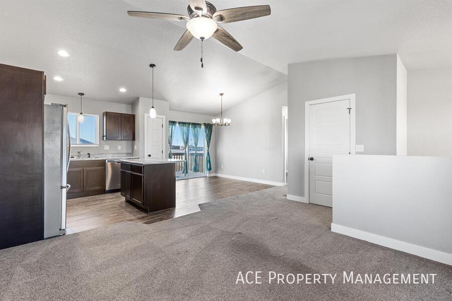 640 Bomber Way - Photo 5 of 13