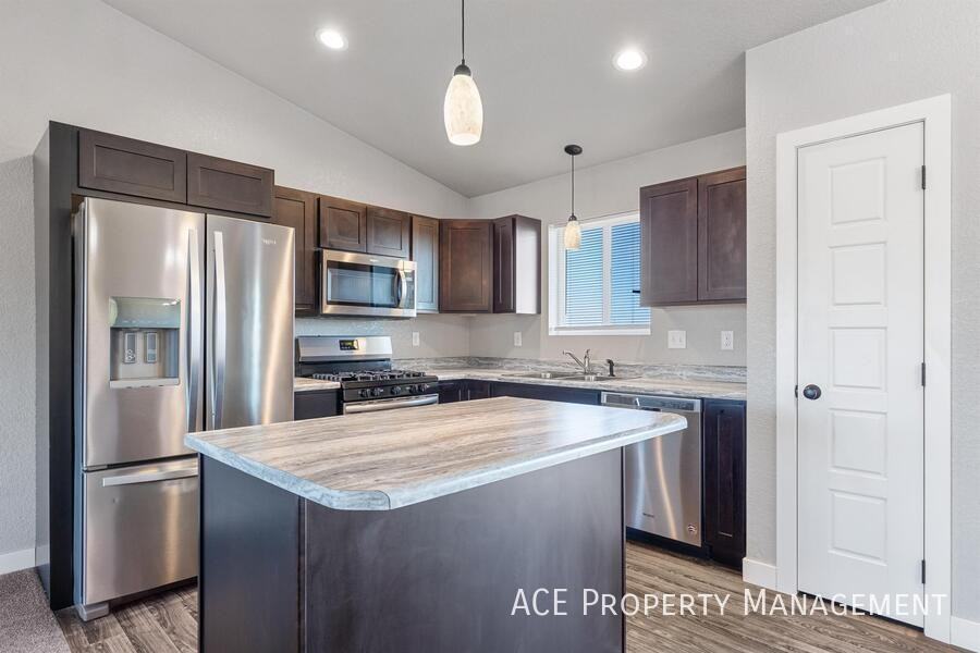 640 Bomber Way - Photo 7 of 13