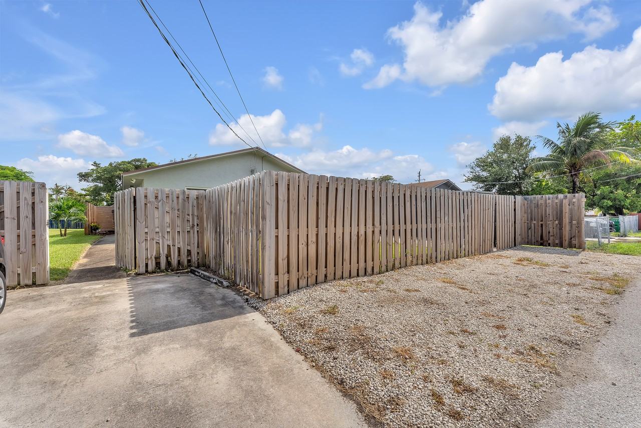 48 Sw 13th St #48 - Photo 4 of 20