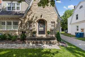 featured image of 1936 Hayselton Dr #NA