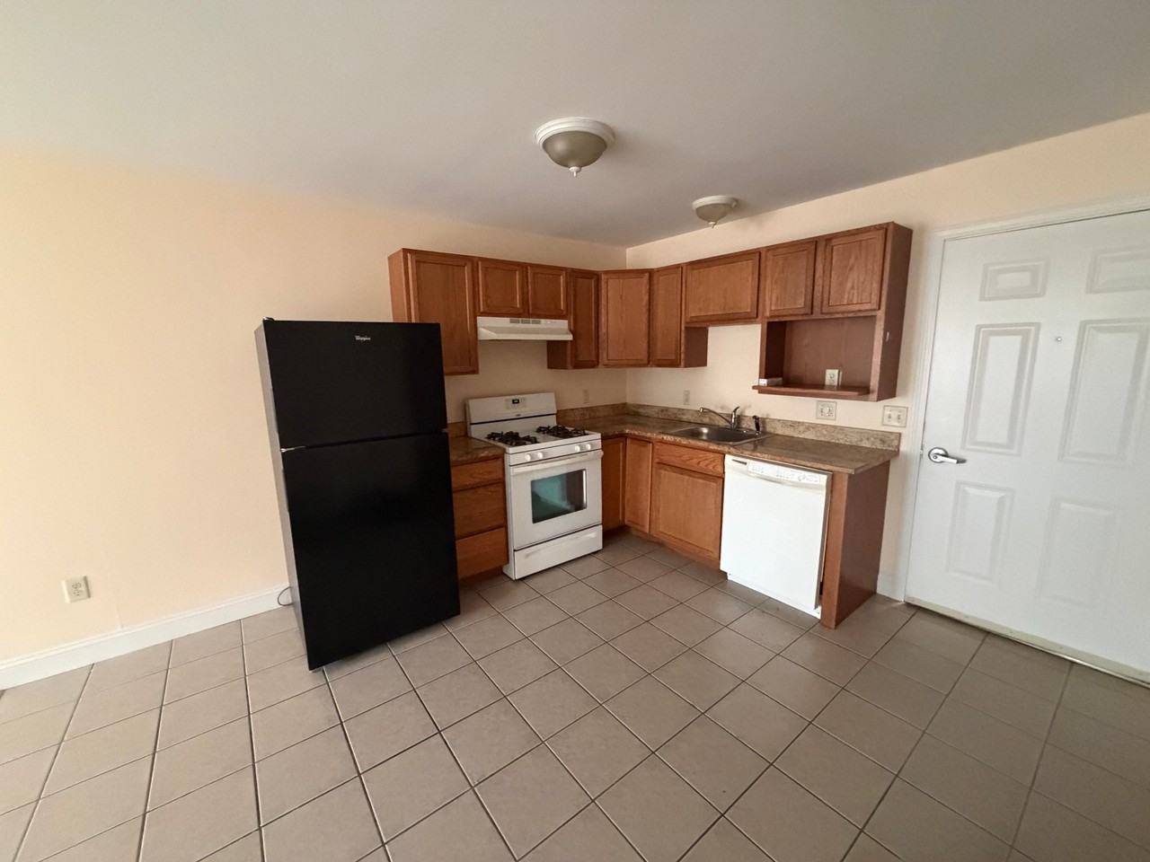 235 Pearl St - Photo 2 of 7