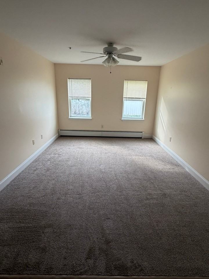 235 Pearl St - Photo 3 of 7