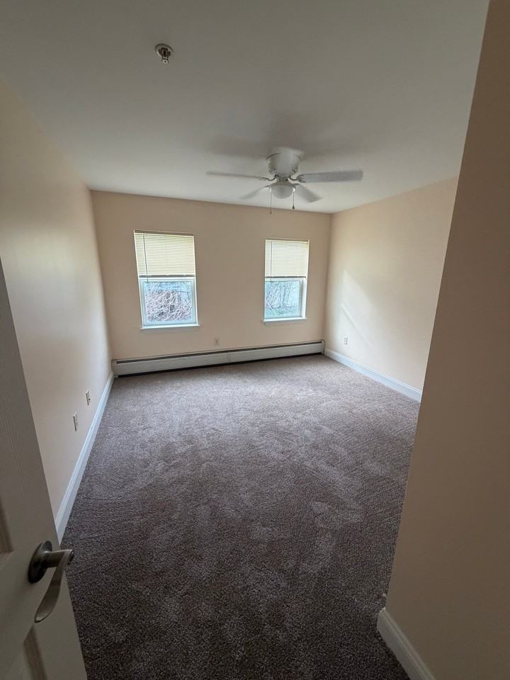 235 Pearl St - Photo 6 of 7