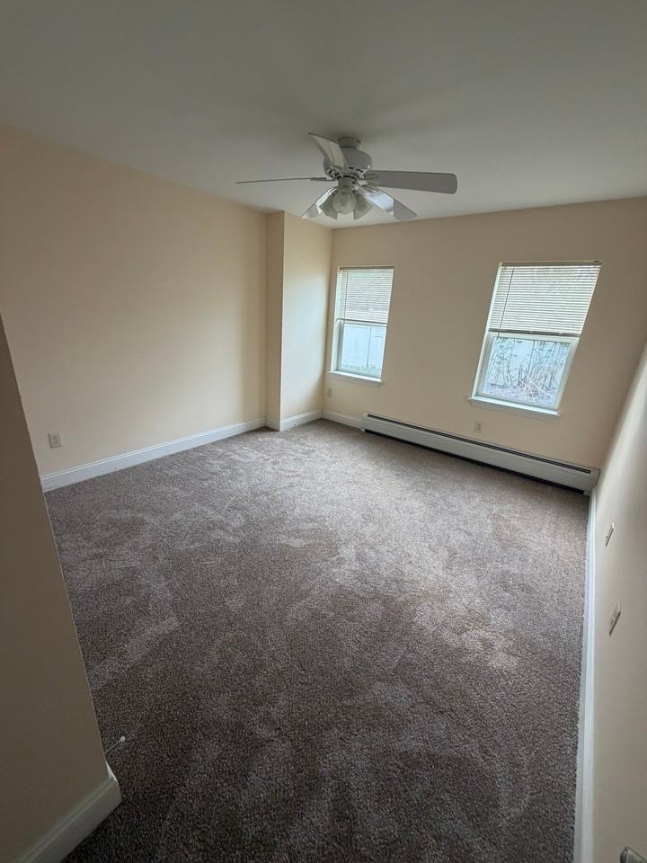 235 Pearl St - Photo 7 of 7