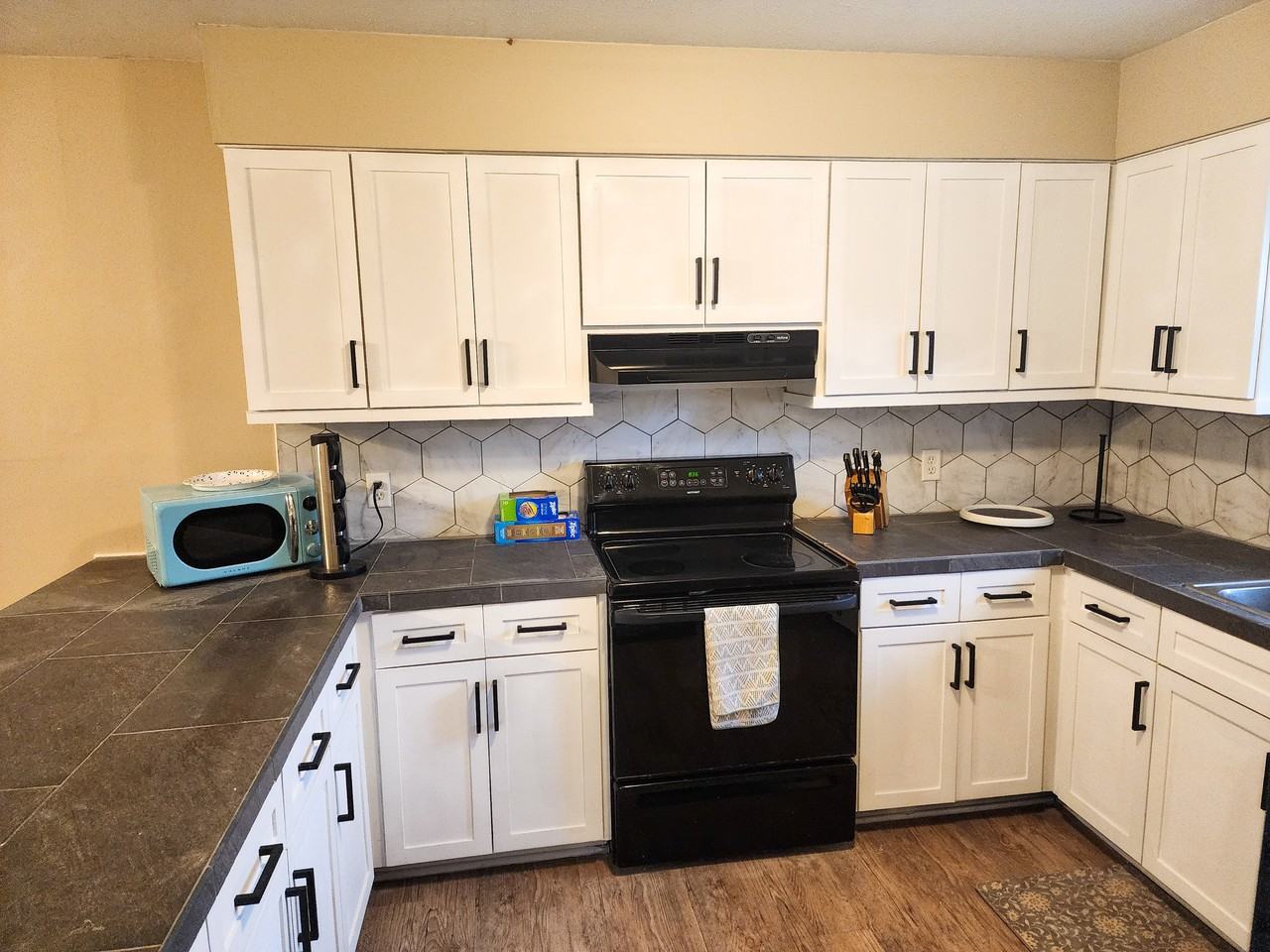 4305 Queens Ct #1 - Photo 4 of 39