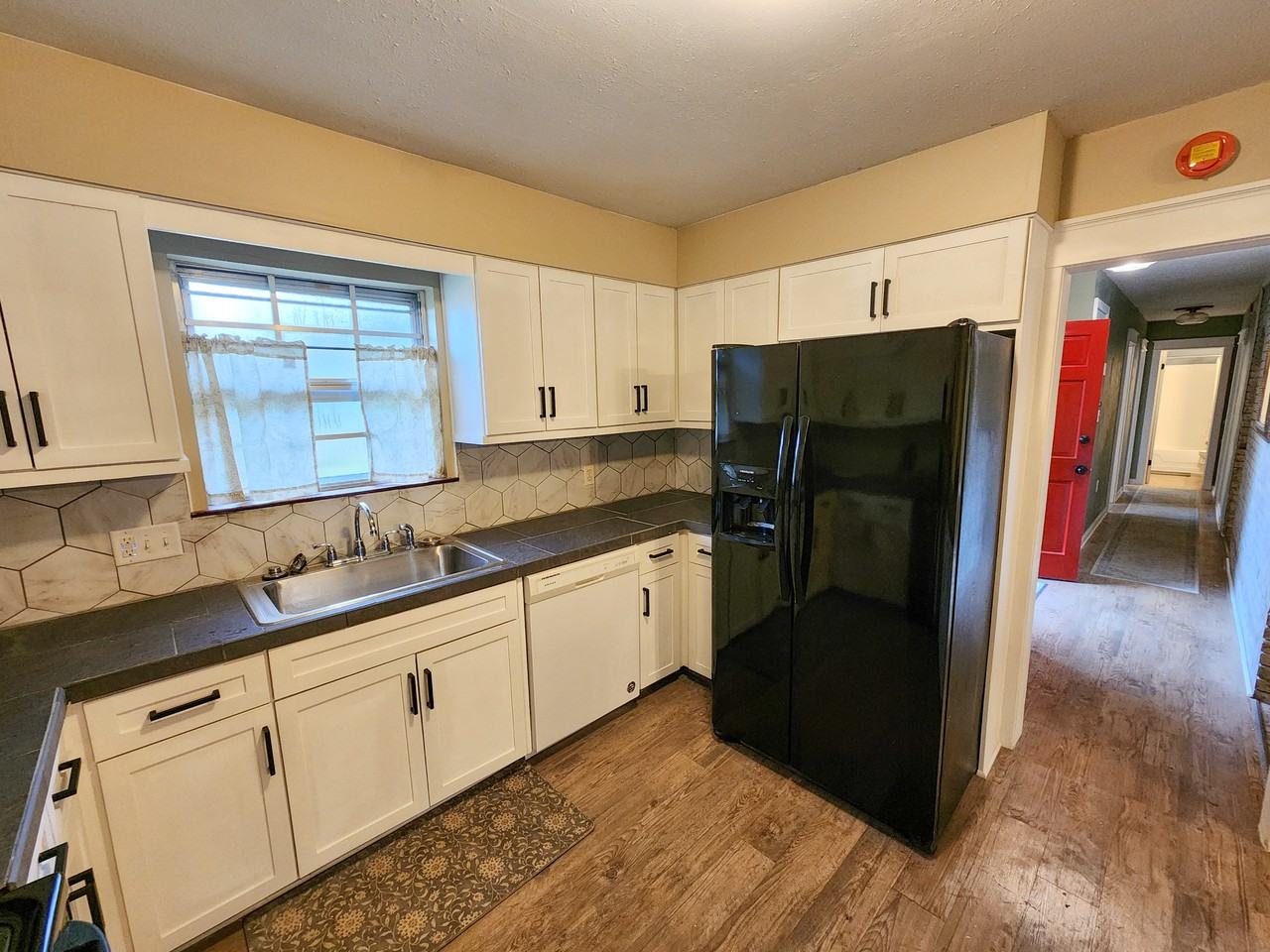 4305 Queens Ct #1 - Photo 5 of 39