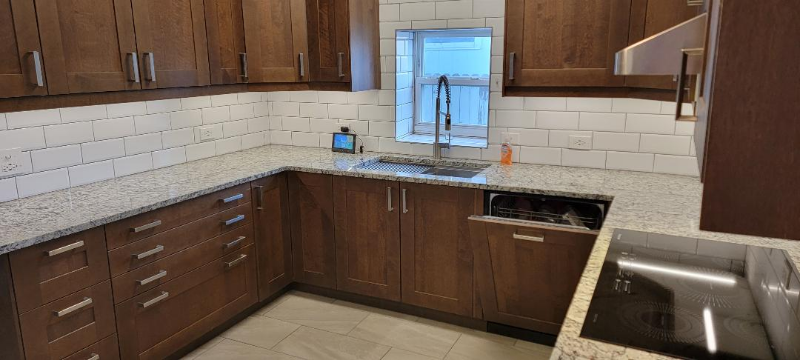 710 Stuart St - Photo 4 of 18