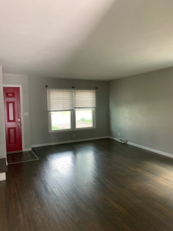 119 E 35th St #119 - Photo 2 of 9