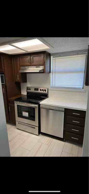 711 Harbour Town Dr #3 - Photo 4 of 12