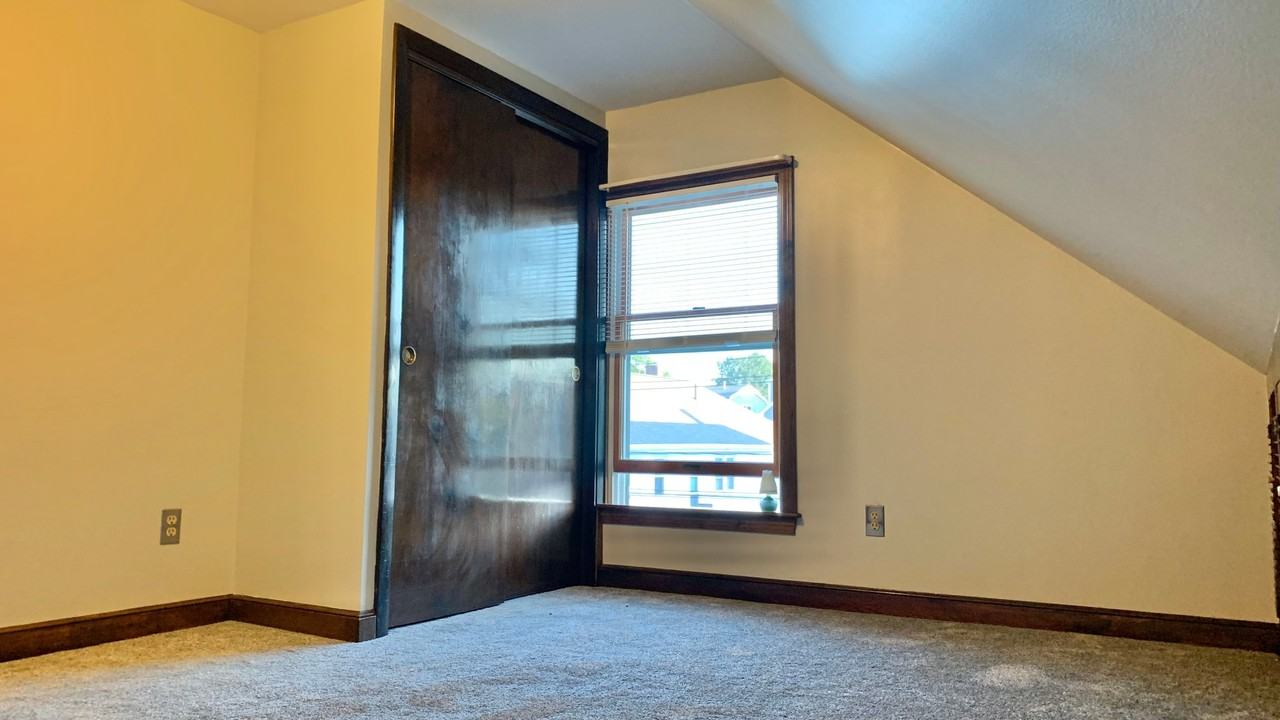 239 Grove St - Photo 4 of 11