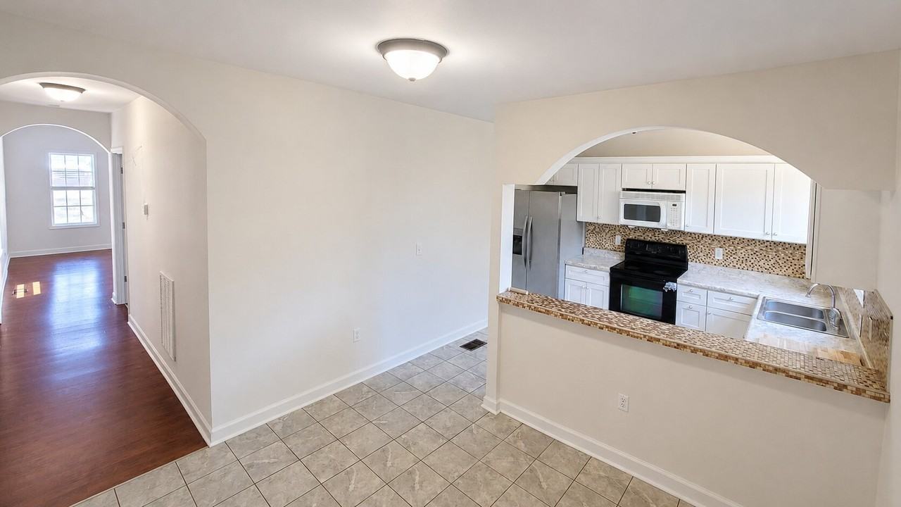 2401 Urban St - Photo 2 of 12