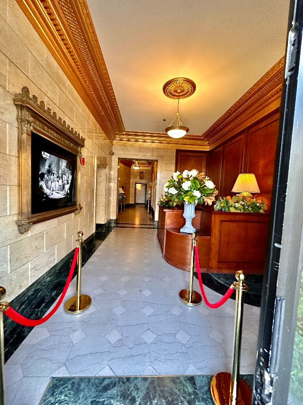 1060 Fulton St - Photo 4 of 50