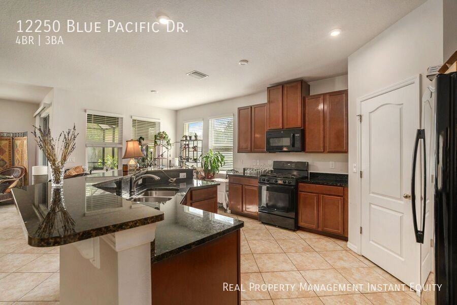 12250 Blue Pacific Dr - Photo 5 of 28