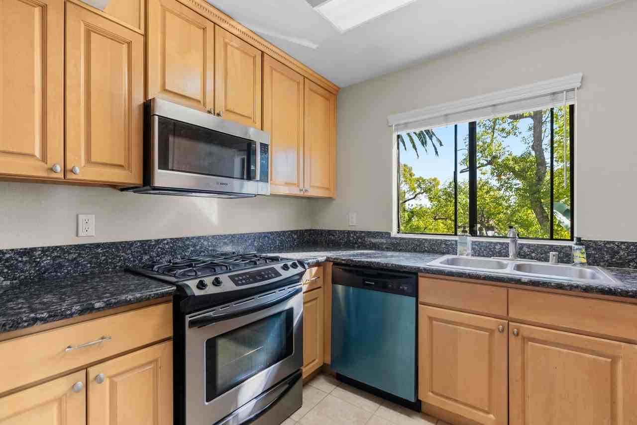 1135 Allen Ave - Photo 3 of 12
