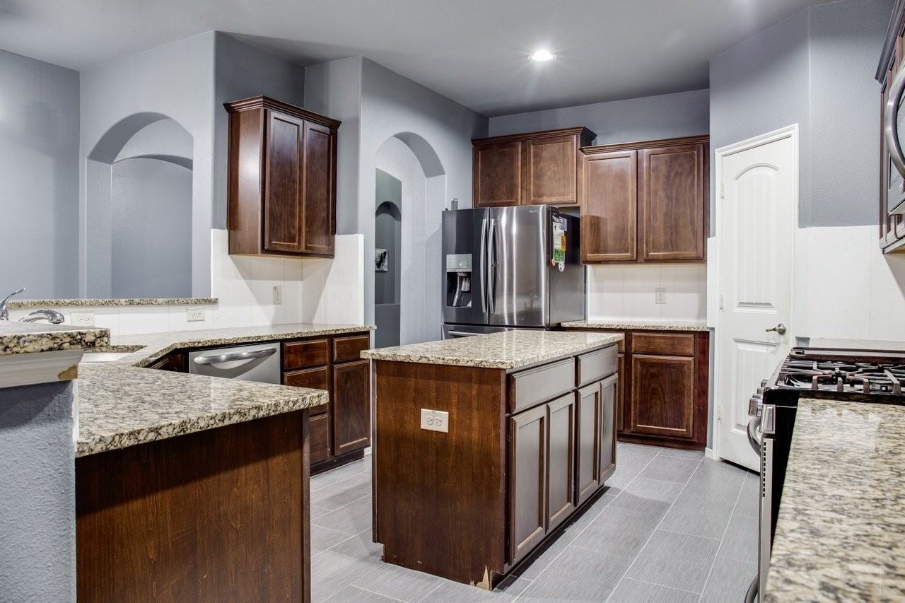 1713 Lake Pine Dr - Photo 3 of 10