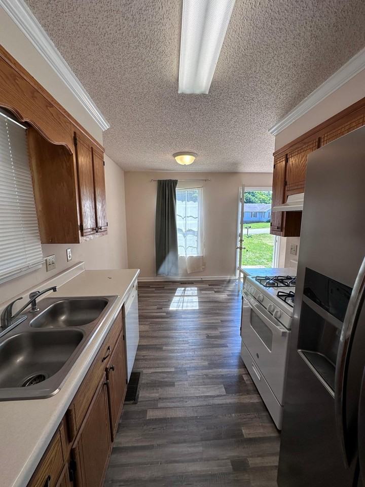 1531 Richmond Rd #B - Photo 2 of 17