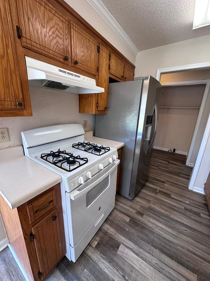1531 Richmond Rd #B - Photo 3 of 17