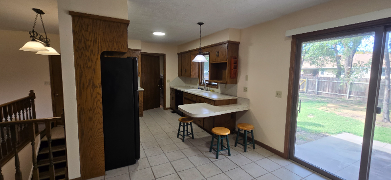 409 Oak Park Dr - Photo 3 of 10